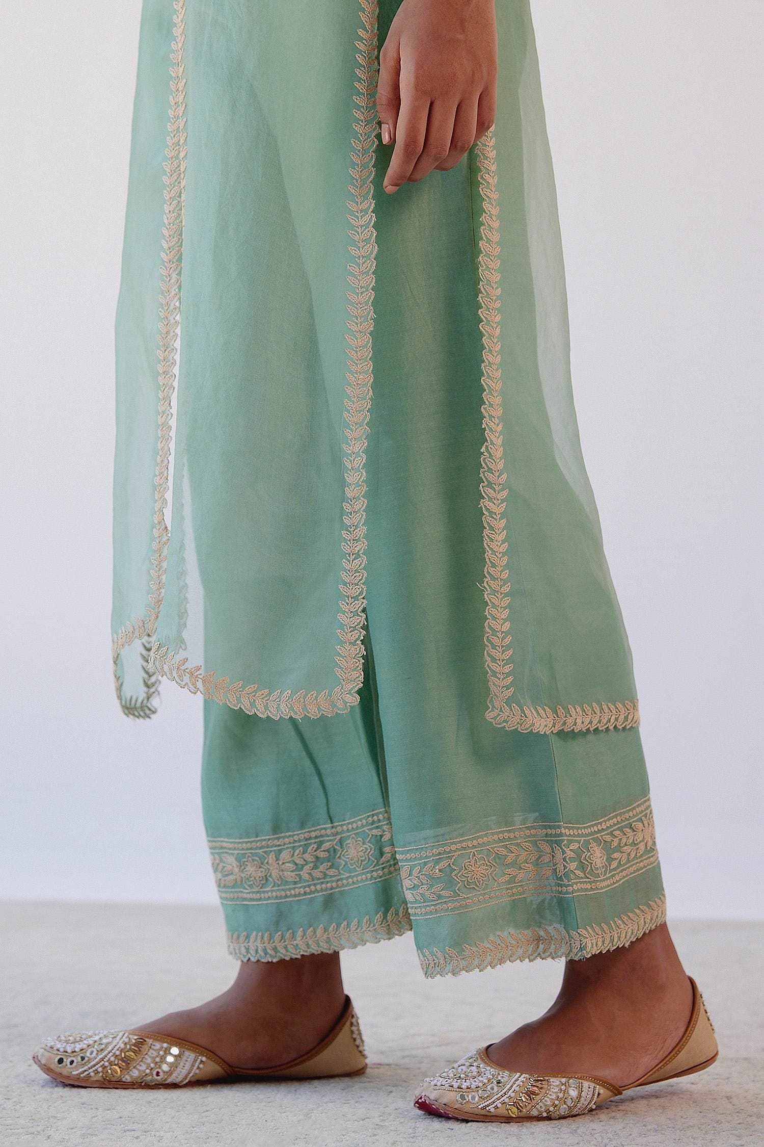 Women Green chanderi Embroidered kurta Set with Dupatta