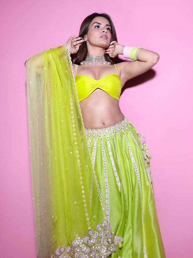 Avneet Kaur Unique and Chic Looks