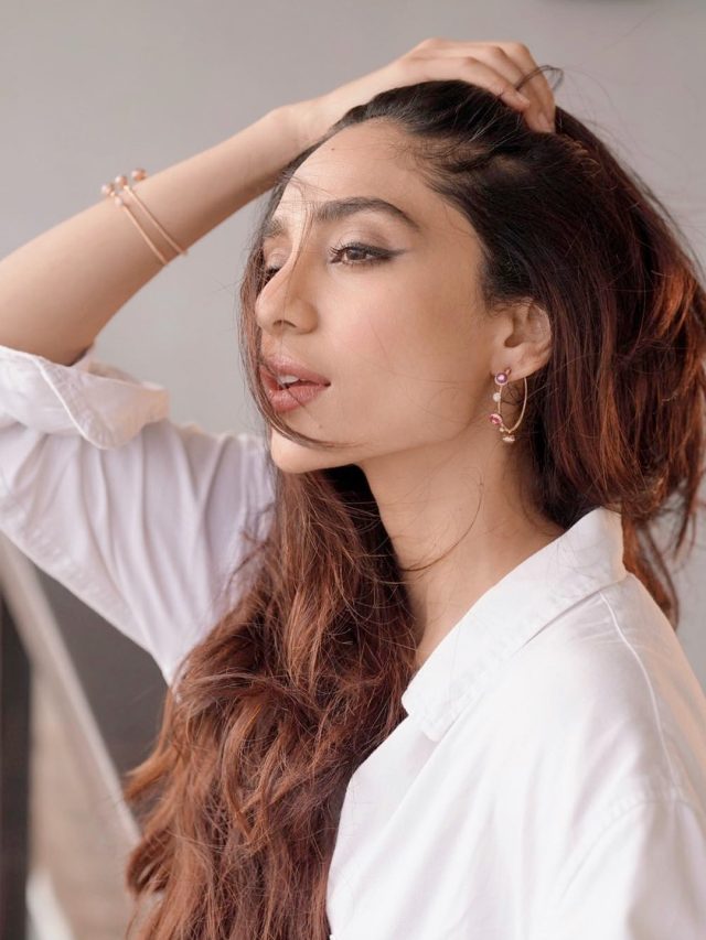 Sobhita Dhulipala Stylish Looks- Made In Heaven