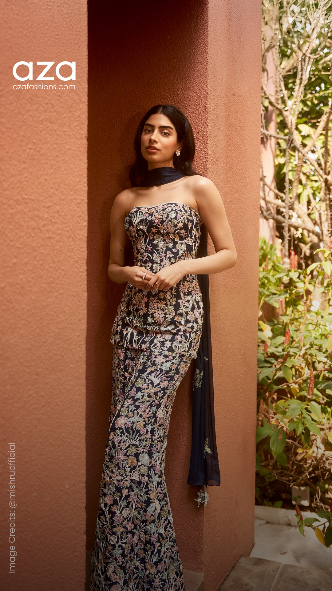 khushi kapoor brown dress Khushi Kapoor redefines gilded glamour