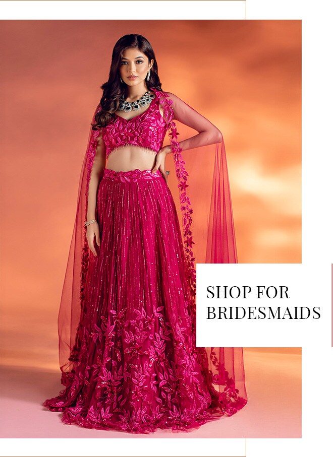 Mode wearing a fuschia pink ehenga