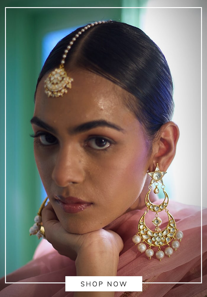 Priyanka Chopra Jonas’ White Anamika Khanna Lehenga Saree Serves Pure Goddess Energy 13 Maang tikka