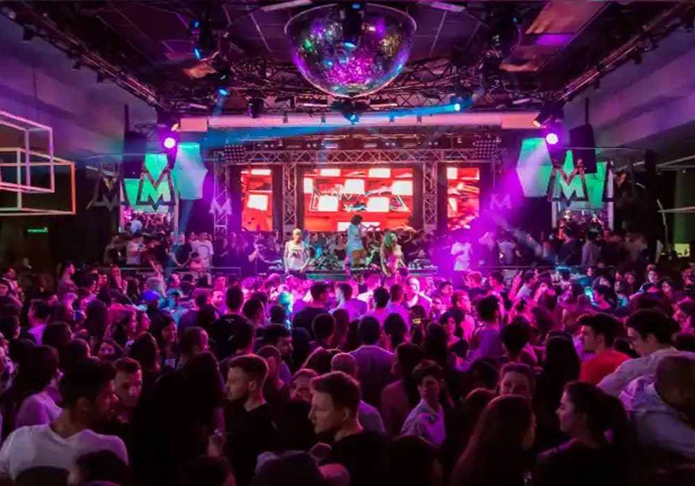 Winter Party Dresses Made for Hong Kong’s Hottest Night-Out Spots 9 Night club at Hong Kong