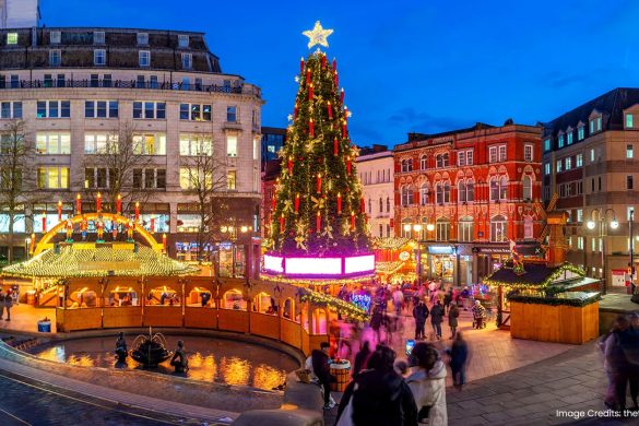 Outfits to Pack for Your Christmas Trip to England