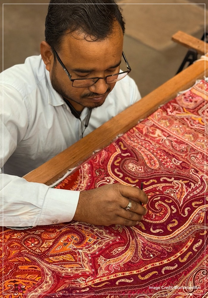 Jamawar saree being woven