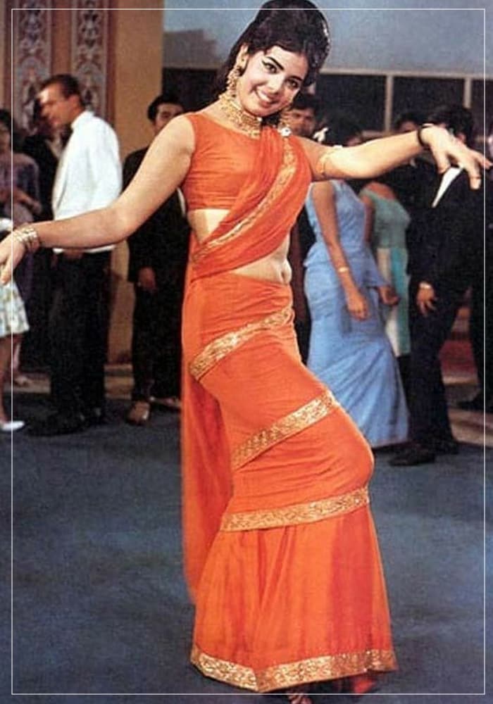 Mumtaz wearing saree in Brahmachari
