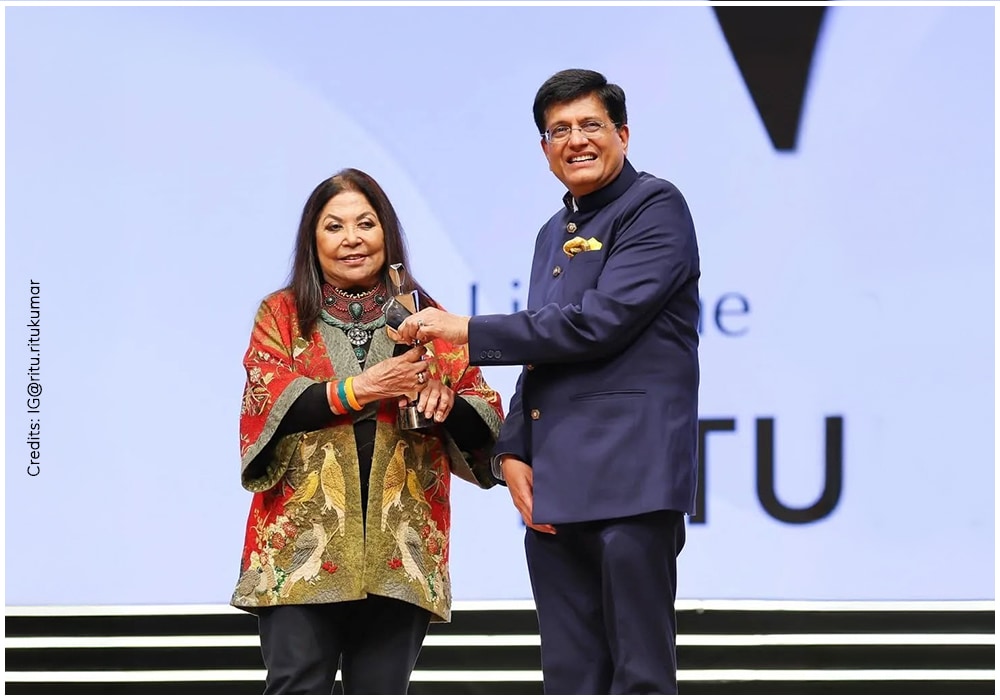 Ritu Kumar getting awarded