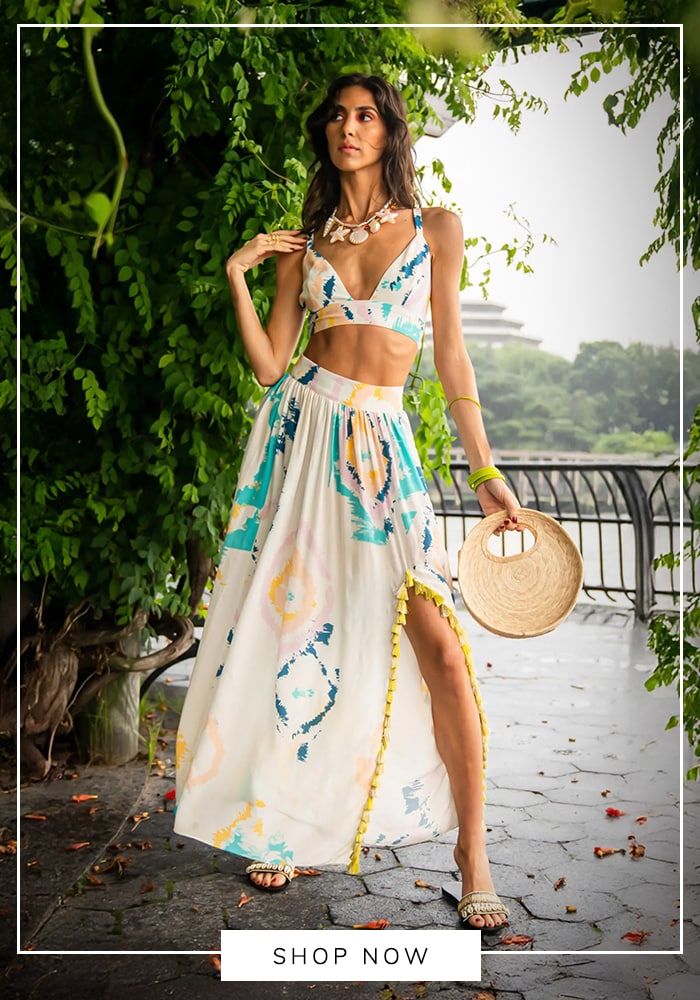 V-neck cropped top and skirt set