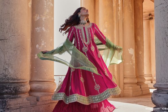 Model in pink anarkali