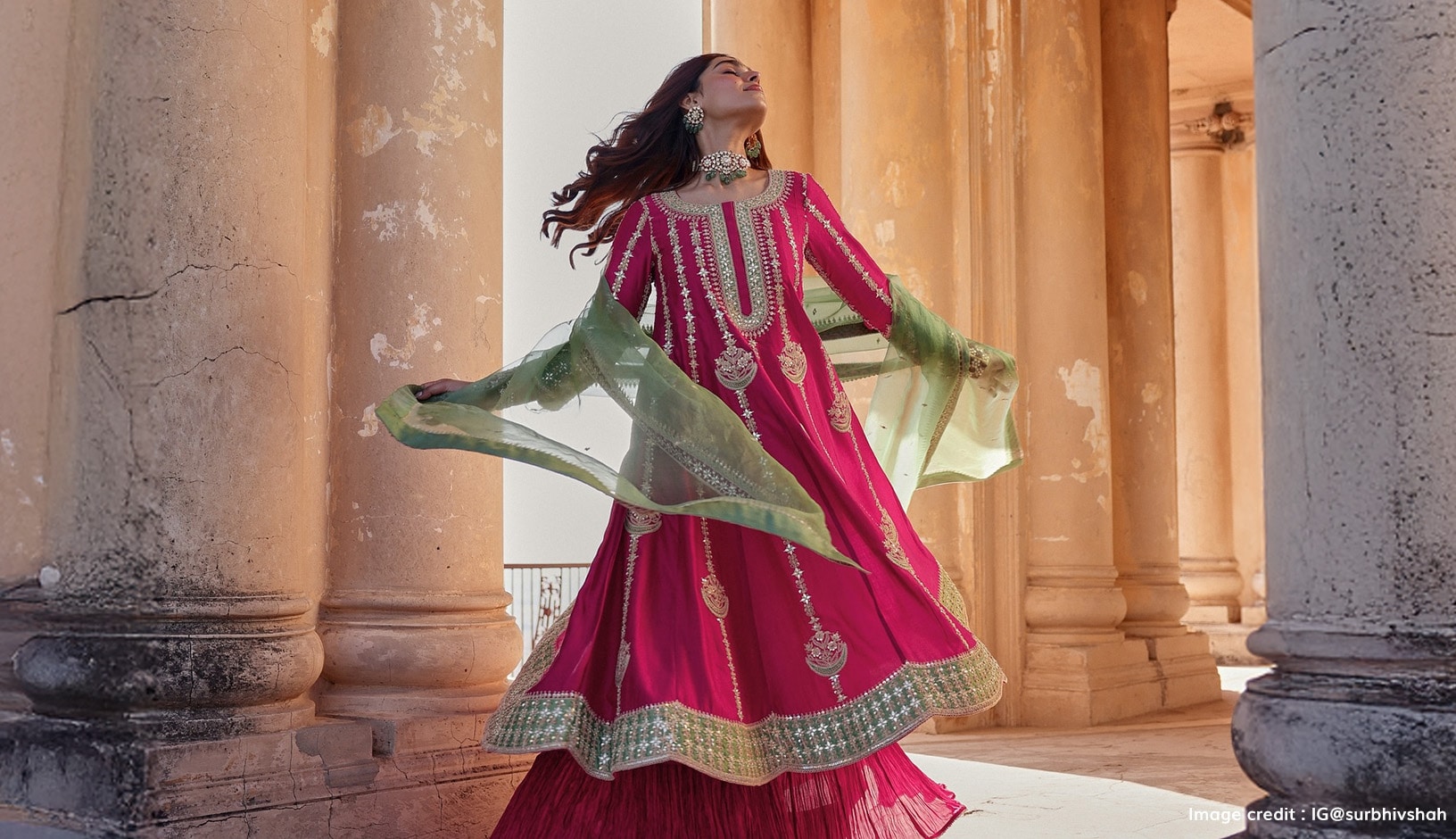 Model in pink anarkali