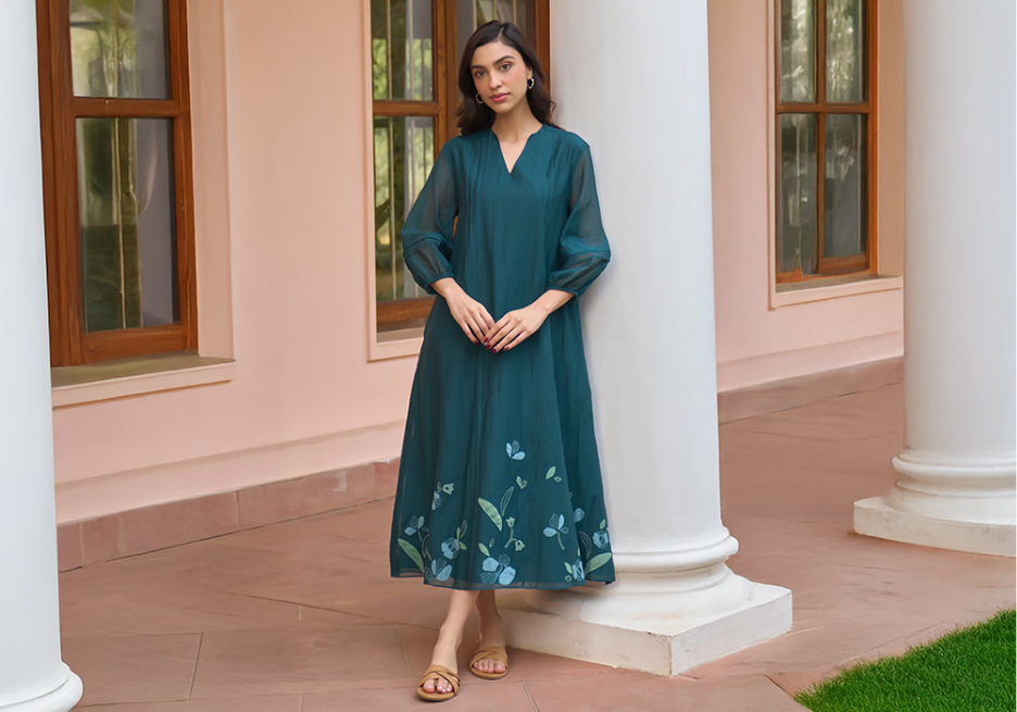 How to Style a Midi Dress: A Complete Fashion Guide 