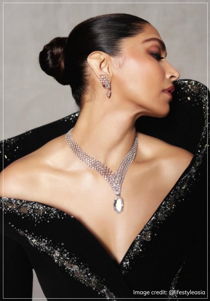 Deepika Padukone wearing cartier necklace