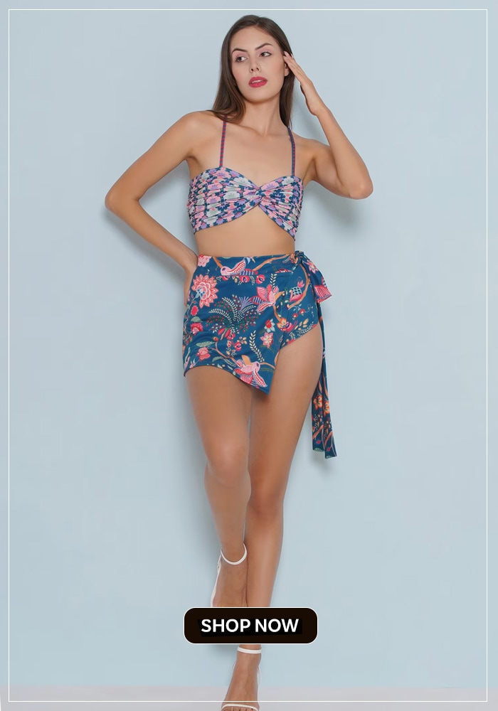 Flattering Styles for Apple-Shaped Figures 