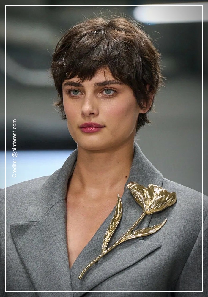 Brooch Revival: The Tiny Detail Making a Major Comeback 2 Brooch Revival: The Tiny Detail Making a Major Comeback