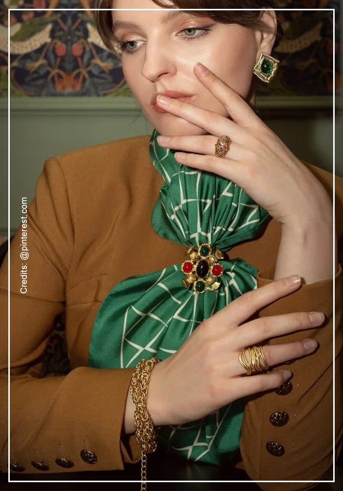 Brooch Revival: The Tiny Detail Making a Major Comeback 5 Brooch Revival: The Tiny Detail Making a Major Comeback