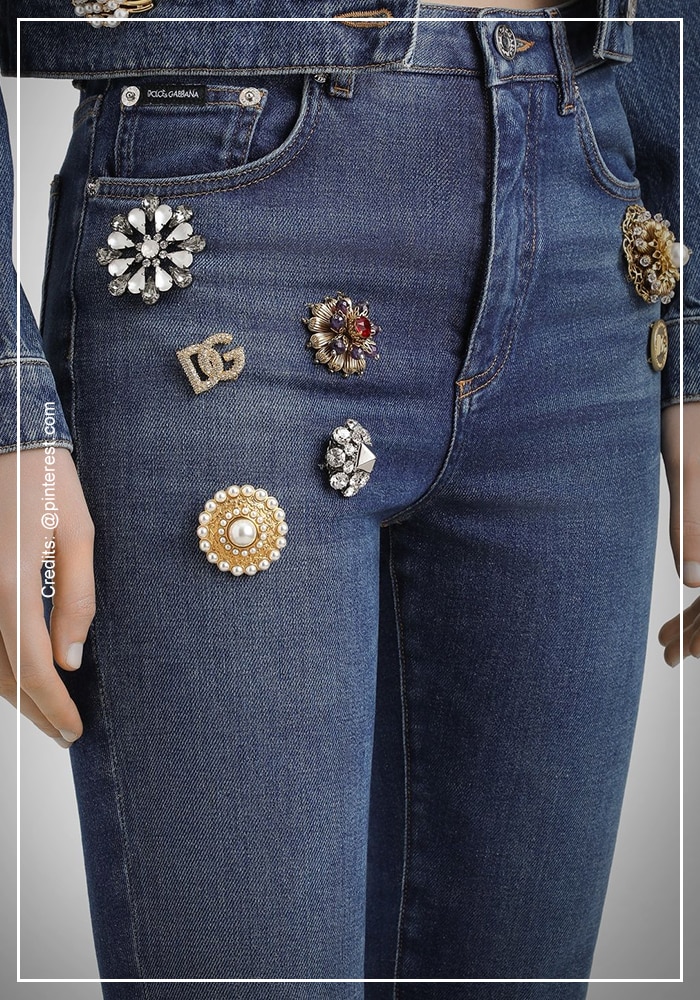 Brooch Revival: The Tiny Detail Making a Major Comeback 8 Brooch Revival: The Tiny Detail Making a Major Comeback