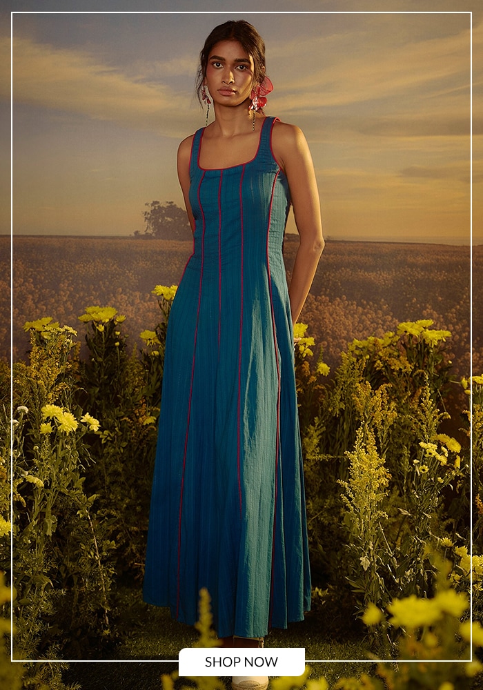 Delhi Capitals (DC): Sporty Blue and Red 