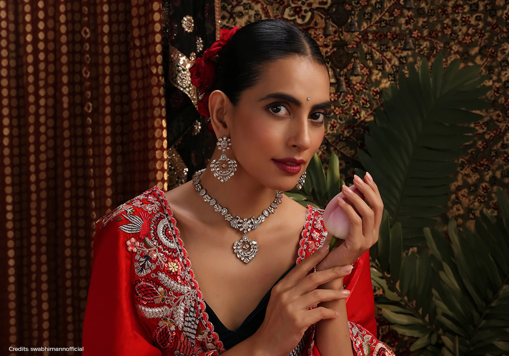 How to Match Minimal Neckpieces With Your Outfit 