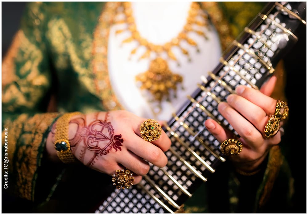 Sartorial Synergy: Pairing with Jewels and Textiles 