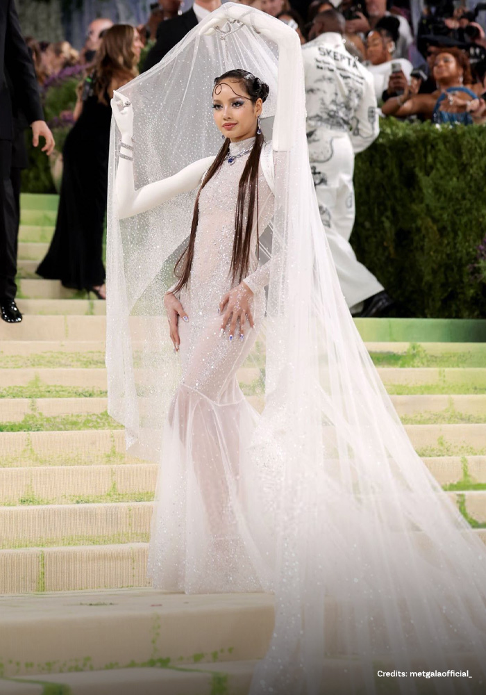 Veils: The New Power Accessory