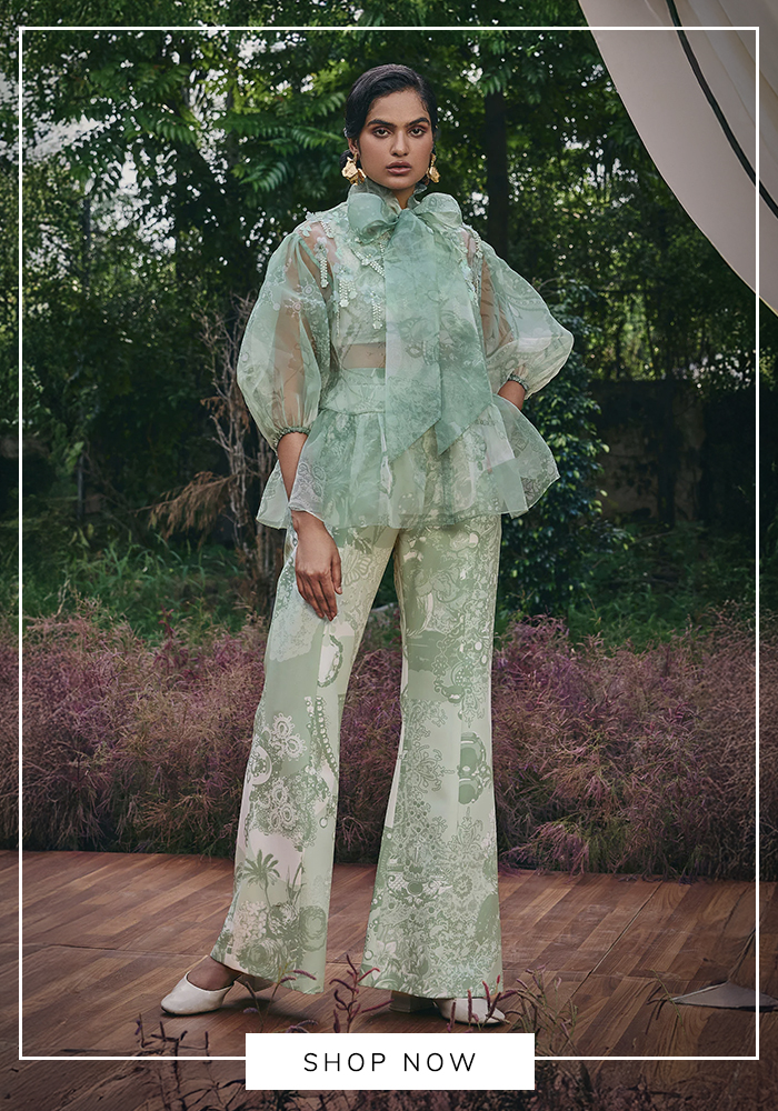 Flared silhouettes: Wide-leg trousers, bootcut jeans, and flared pants continue to cycle back into the spotlight. Their balanced proportions and relaxed feel offer a refreshing alternative to slimmer cuts while delivering an unmistakably nostalgic appeal. 