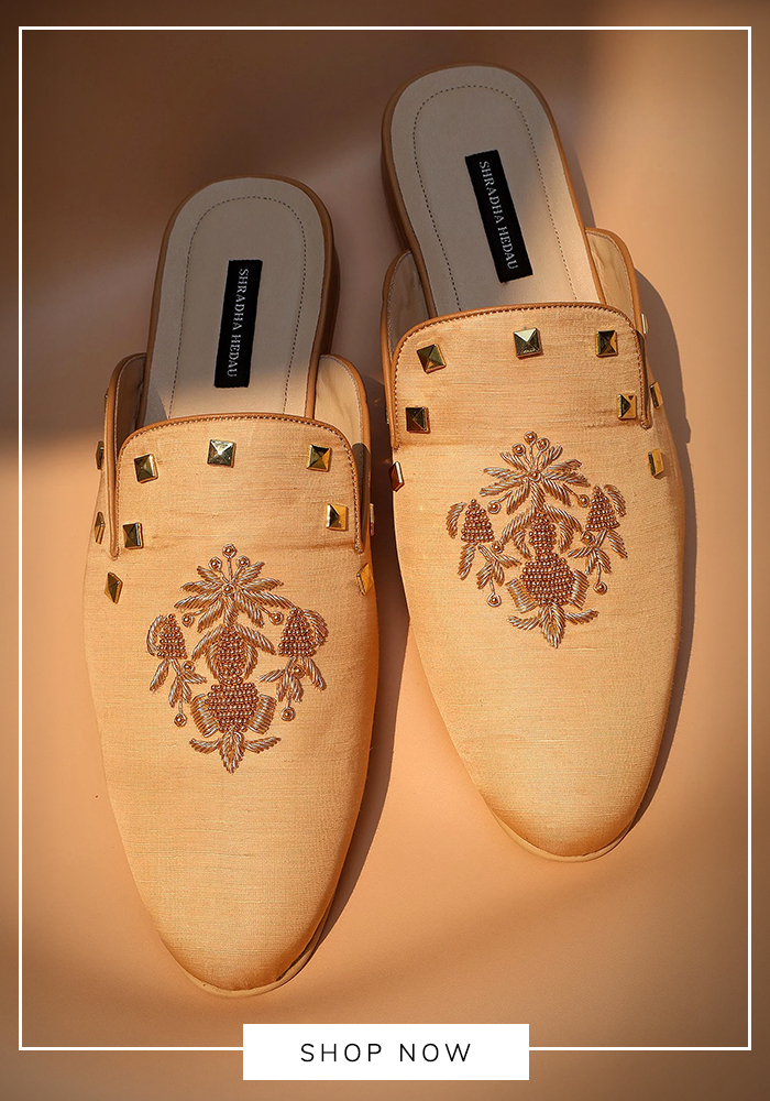 Beige embroidered mules