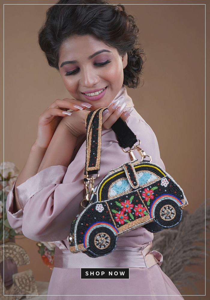 Car minauderie beaded bag