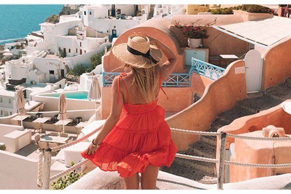What to Wear in Santorini: Seasonal Outfit & Packing Guide