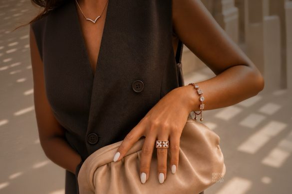 Women choosing fine jewellery