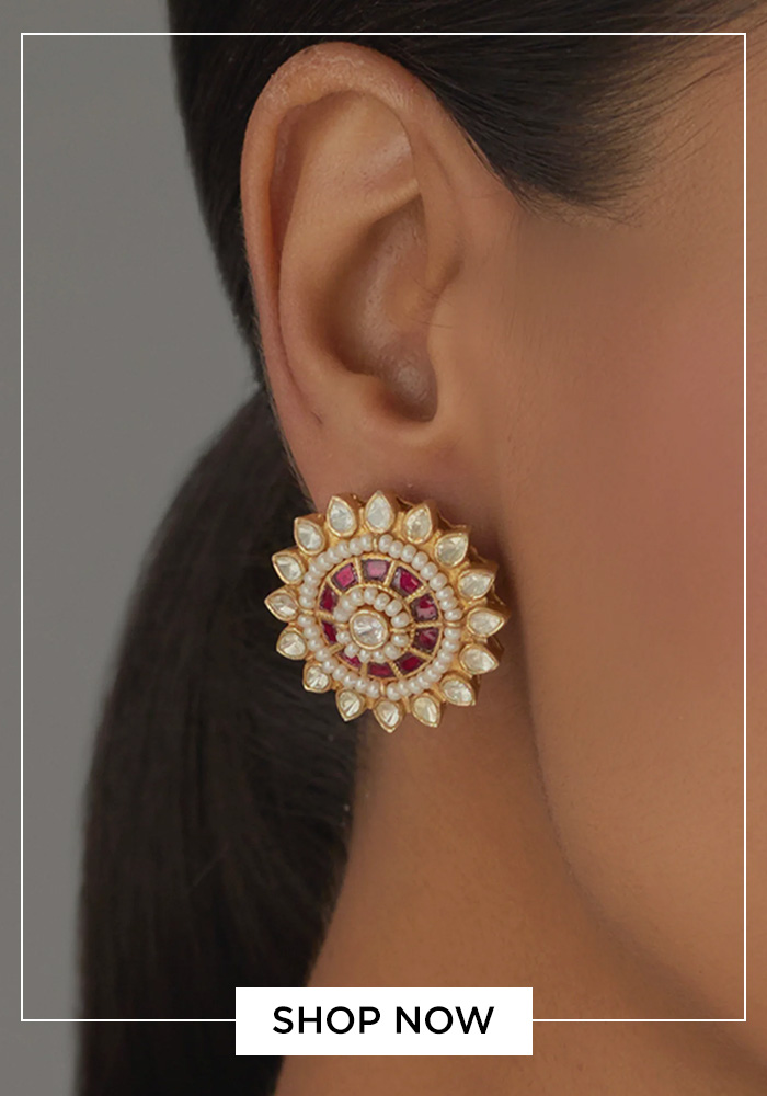 Gold studs with moissanite