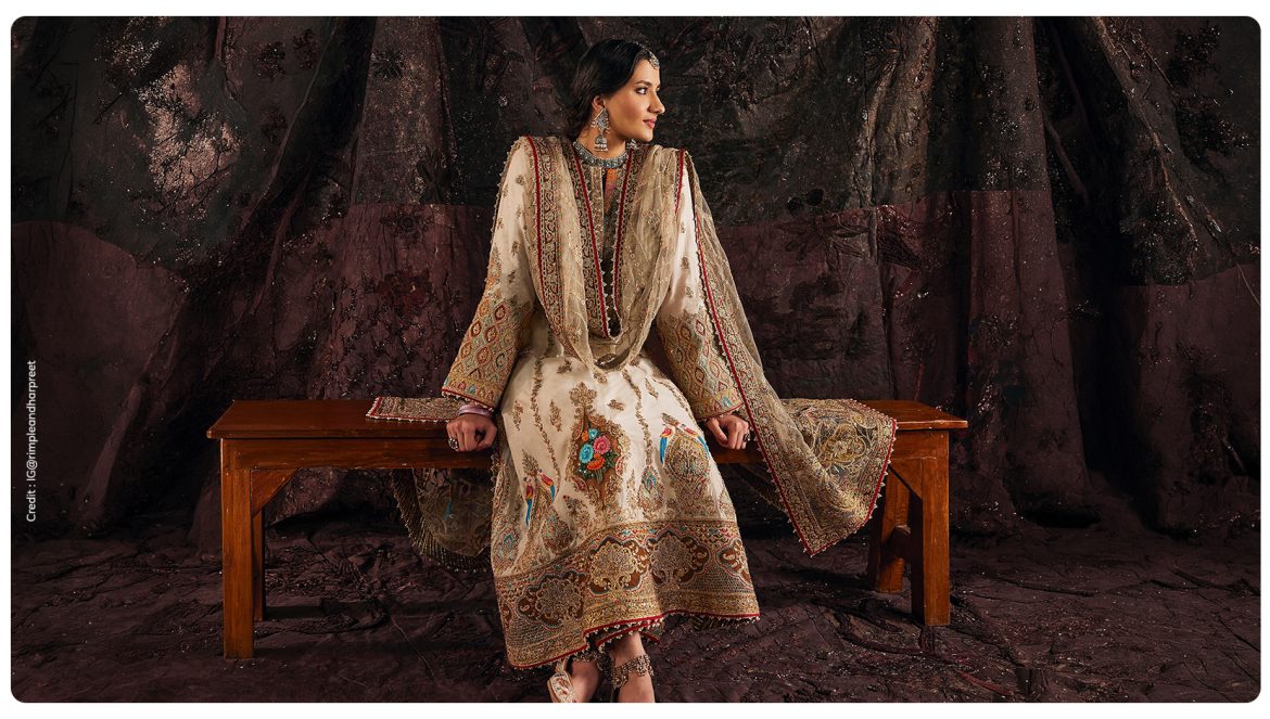 Ivory kurta set with dupatta, ideal for Eid Milad-un-Nabi celebrations in the Saudi