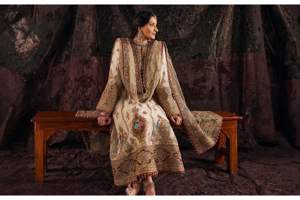 Ivory kurta set with dupatta, ideal for Eid Milad-un-Nabi celebrations in the Saudi