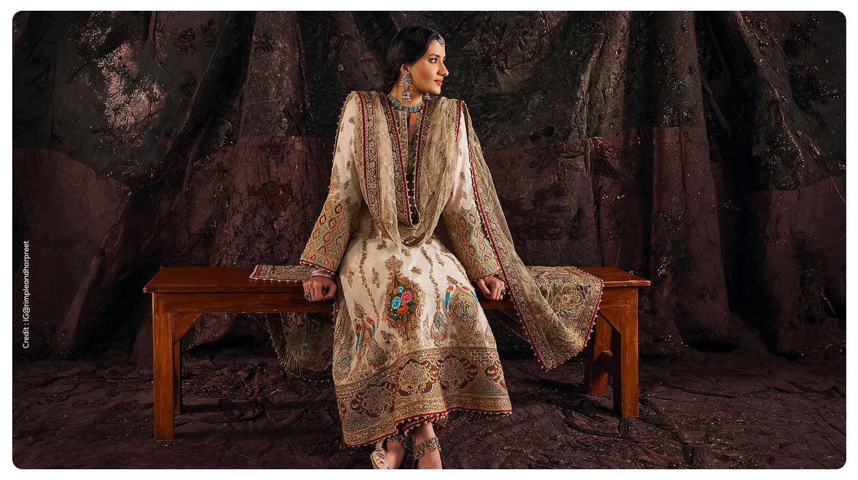 Ivory kurta set with dupatta, ideal for Eid Milad-un-Nabi celebrations in the Saudi