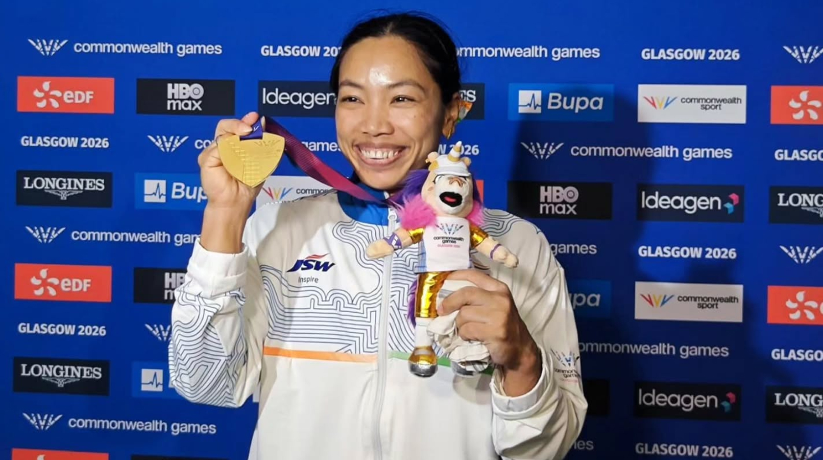 Mirabai Chanu winning gold at CWG 2026