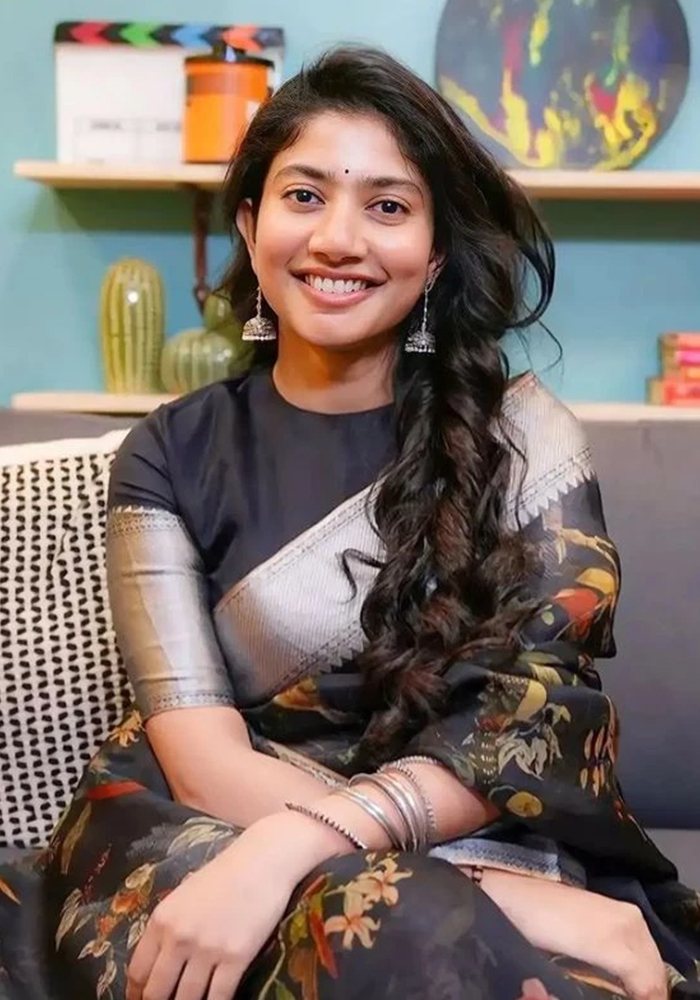 Sai Pallavi black floral printed chiffon saree