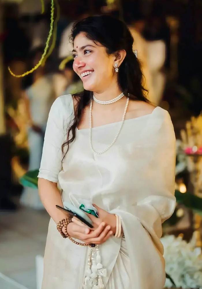 Sai Pallavi in ivory kanjeevaram saree
