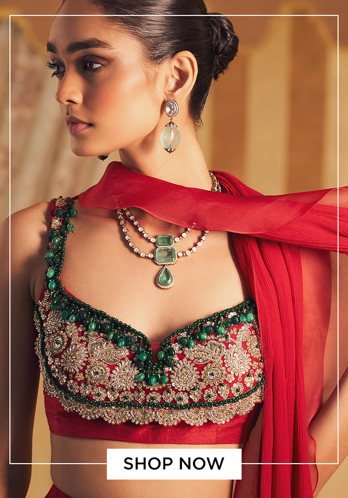 Sweetheart neckline for hourglass body