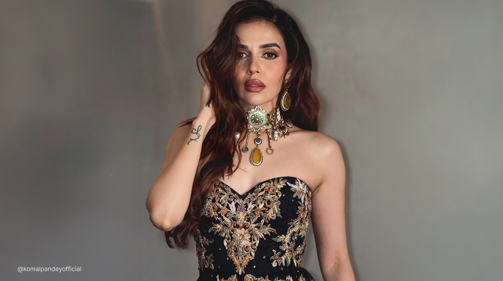 Komal Panday gen z influencer wearing trending jewellery pieces