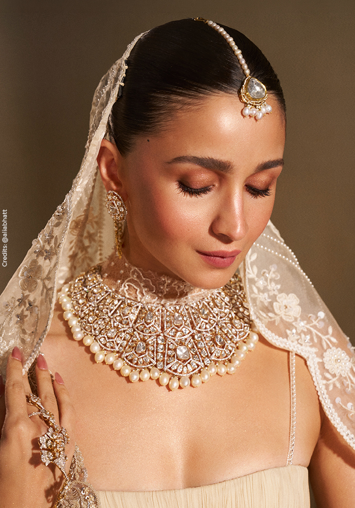 Why Alia Bhatt’s Chikankari Saree Is the Modern Bride’s Blueprint 4 Alia Bhatt wearing diamond and pearl necklace when turning showstopper for Manish Malhotra
