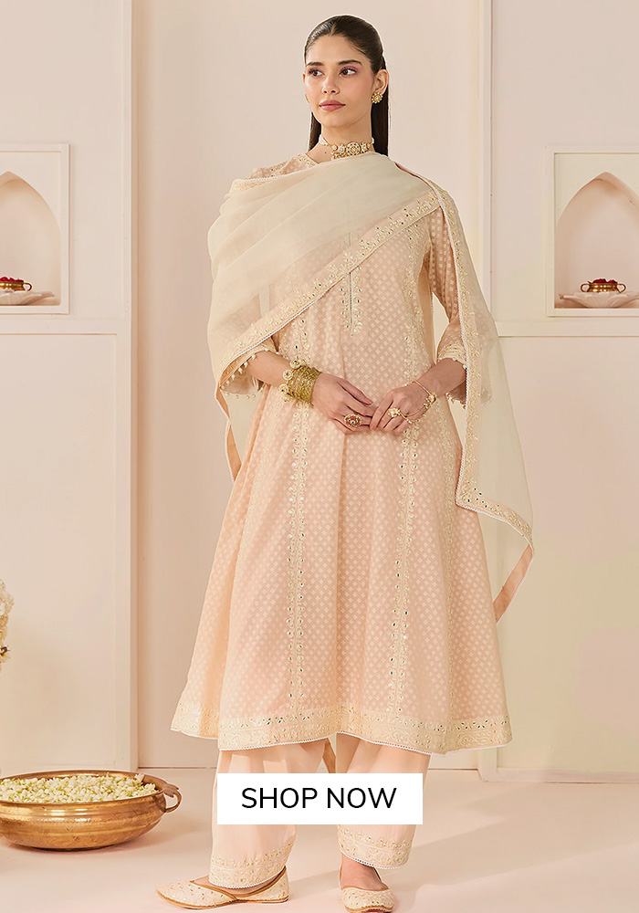 What to Wear on Saptami: The Classic with a Twist